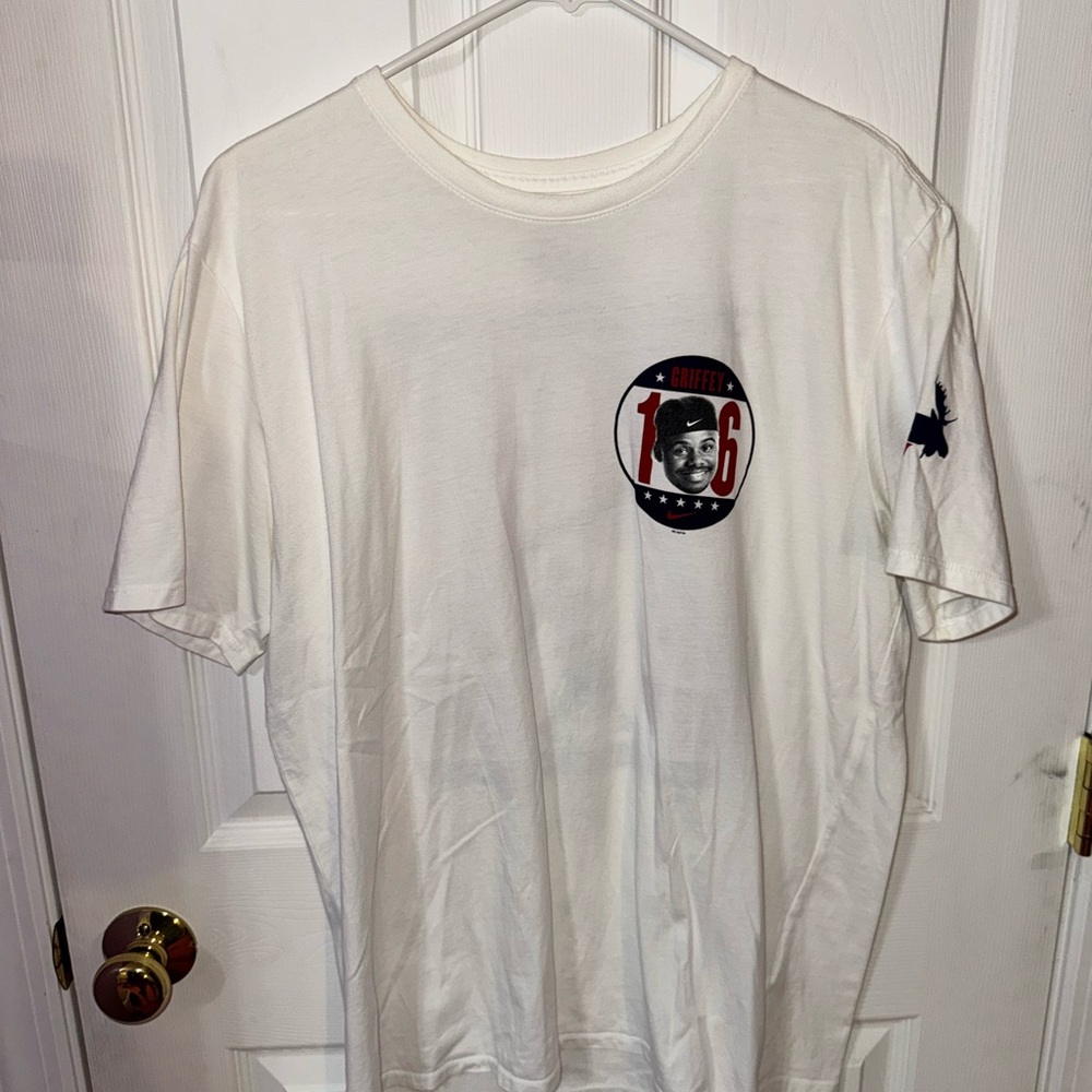 Nike White Graphic Short Sleeve Men's Tee